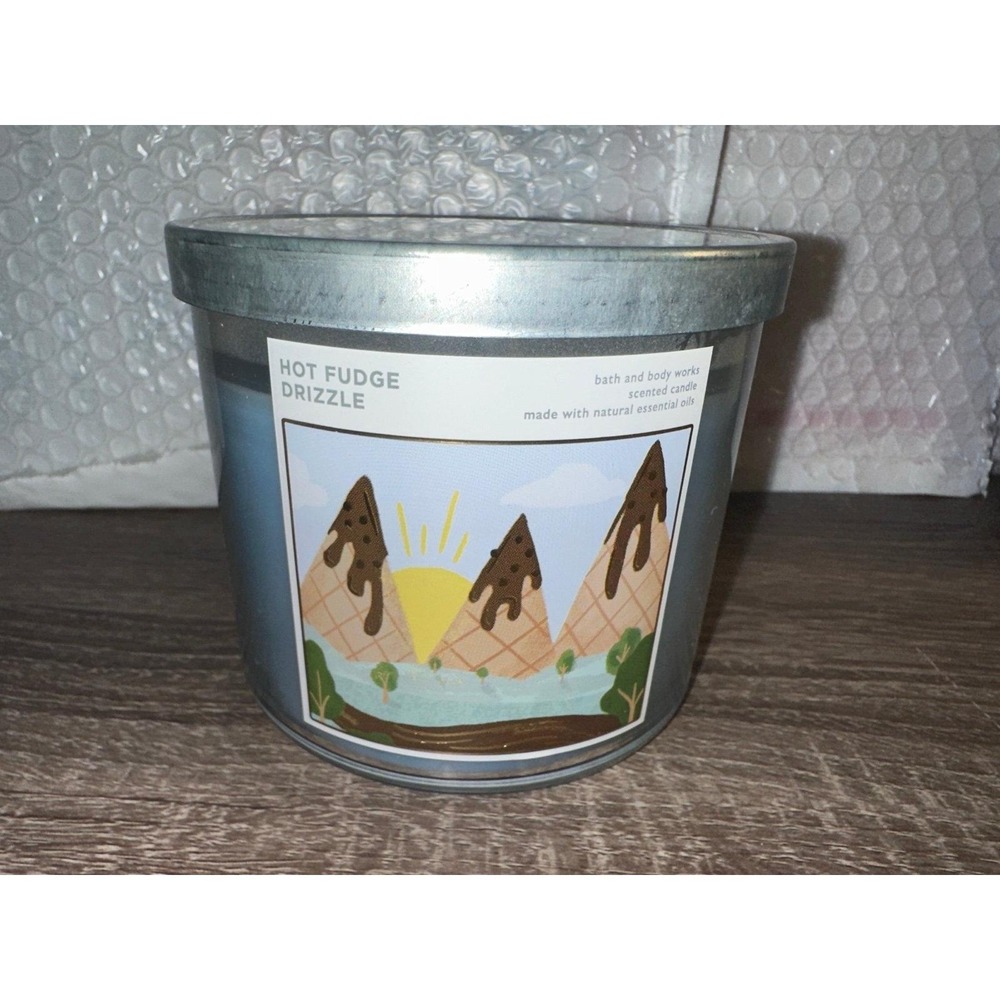 Bath and body works Hot Fudge drizzle 3 wick candle - Picture 1 of 3